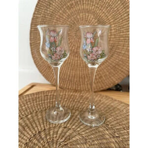 Set up two vintage glass, tulip drinkware